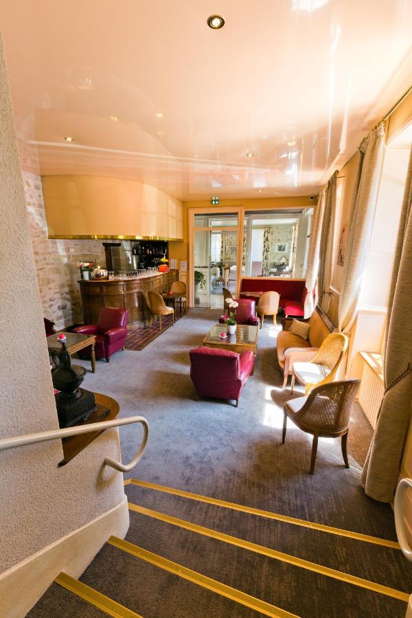 Hotel Montespan Bourbon-lʼArchambault 外观 照片